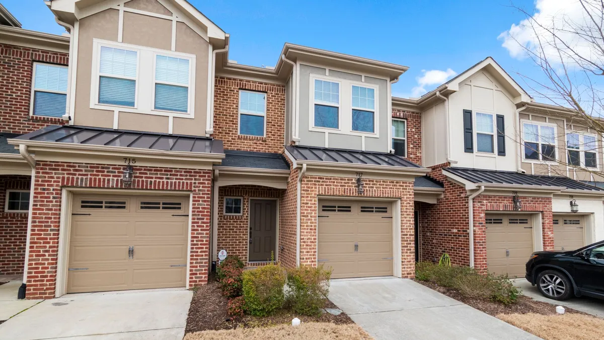 Pre-Construction Townhomes in Oakville: Prices & Insights 2026